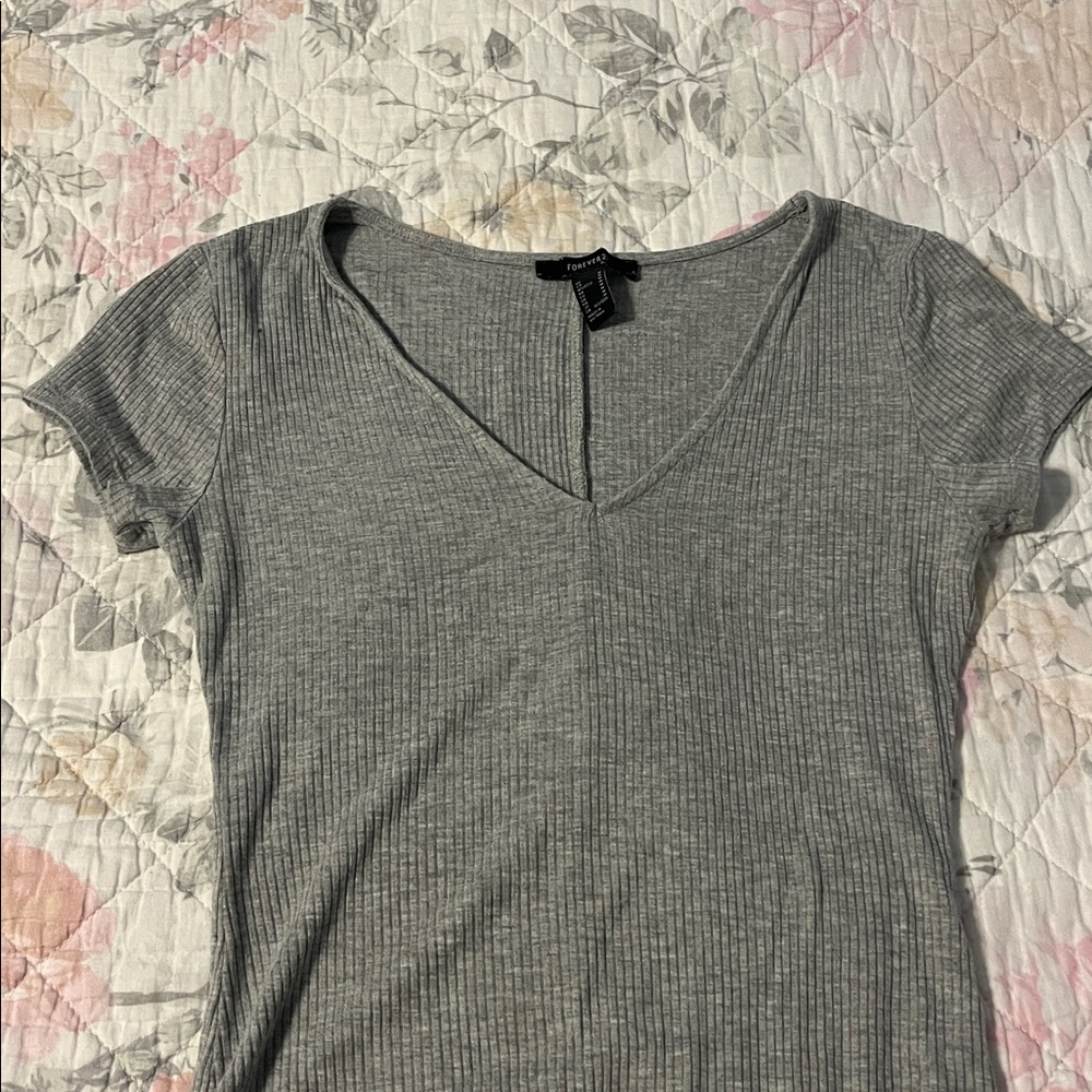 Forever 21 Gray Short Sleeve Tee